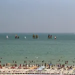 Gran San Bernardo - - Fronte Mare Con Cucina 호텔 3*