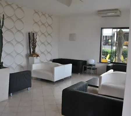 Gran San Bernardo - - Fronte Mare Con Cucina Hotell Riccione