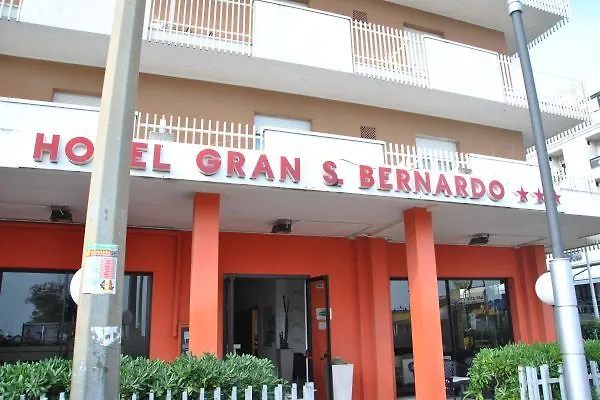 Gran San Bernardo - - Fronte Mare Con Cucina 3* Riccione