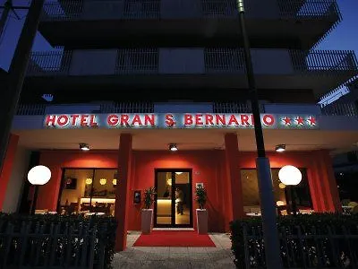 Gran San Bernardo - - Fronte Mare Con Cucina Отель Риччоне