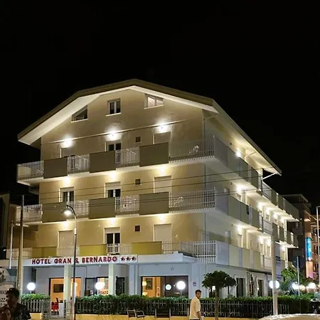 Gran San Bernardo - - Fronte Mare Con Cucina Риччоне
