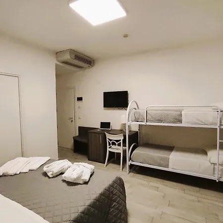 Gran San Bernardo - - Fronte Mare Con Cucina 3*