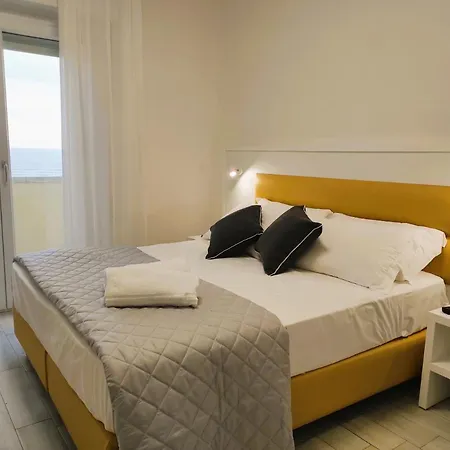 Gran San Bernardo - - Fronte Mare Con Cucina 3* Риччоне