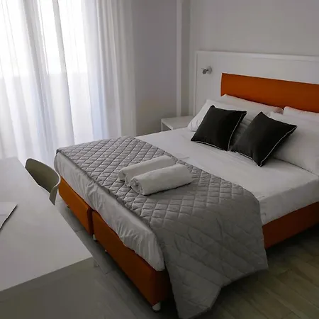 Gran San Bernardo - - Fronte Mare Con Ristorante Hotel