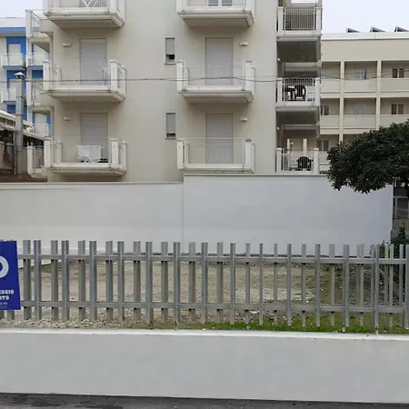 Отель Gran San Bernardo - - Fronte Mare Con Cucina 3*