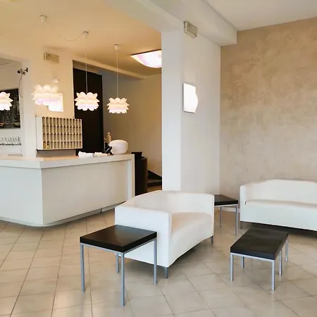 Gran San Bernardo - - Fronte Mare Con Ristorante Hotel 3*