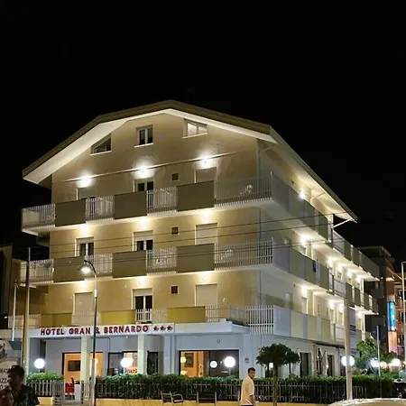 Gran San Bernardo - - Fronte Mare Con Ristorante 호텔 리치오네