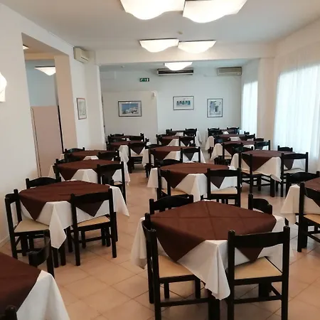 Gran San Bernardo - - Fronte Mare Con Ristorante Riccione