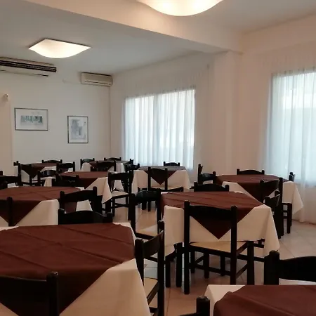 Gran San Bernardo - - Fronte Mare Con Ristorante Hotel 3*
