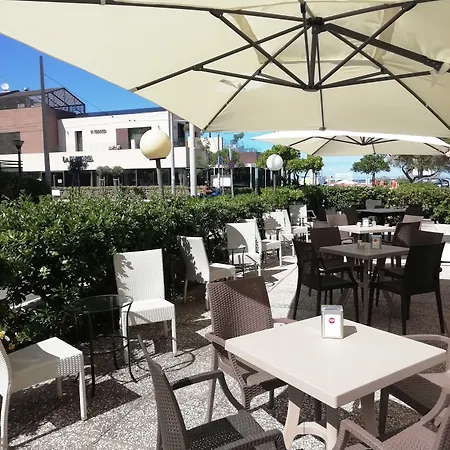 Gran San Bernardo - - Fronte Mare Con Ristorante 3*