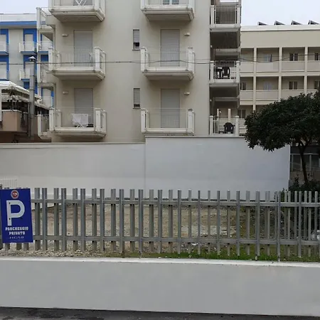 Gran San Bernardo - - Fronte Mare Con Ristorante 호텔 3*