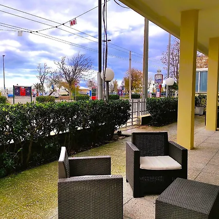 Gran San Bernardo - - Fronte Mare Con Ristorante Riccione