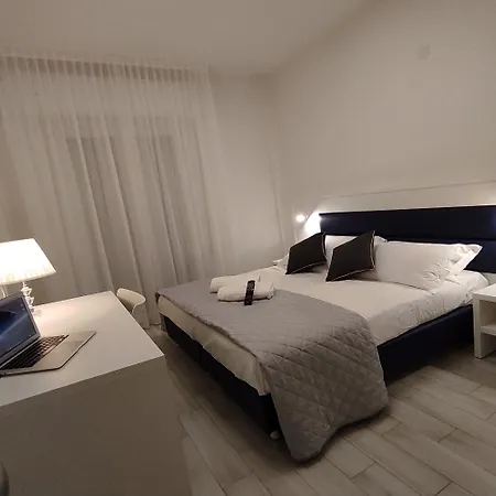 Gran San Bernardo - - Fronte Mare Con Ristorante 호텔 3*