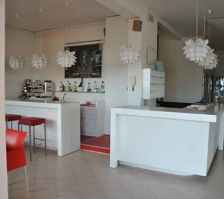 Gran San Bernardo - - Fronte Mare Con Ristorante Hotel 3*