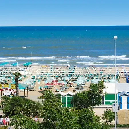 Gran San Bernardo - - Fronte Mare Con Ristorante 리치오네
