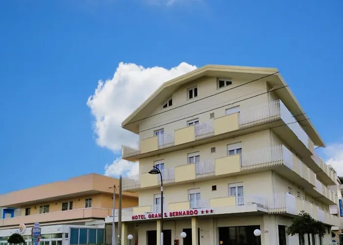 Gran San Bernardo - - Fronte Mare Con Cucina Riccione