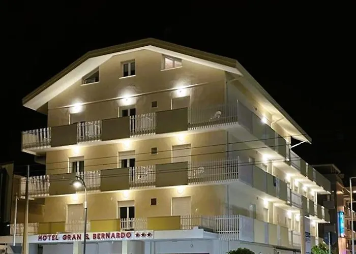 Gran San Bernardo - - Fronte Mare Con Cucina Риччоне